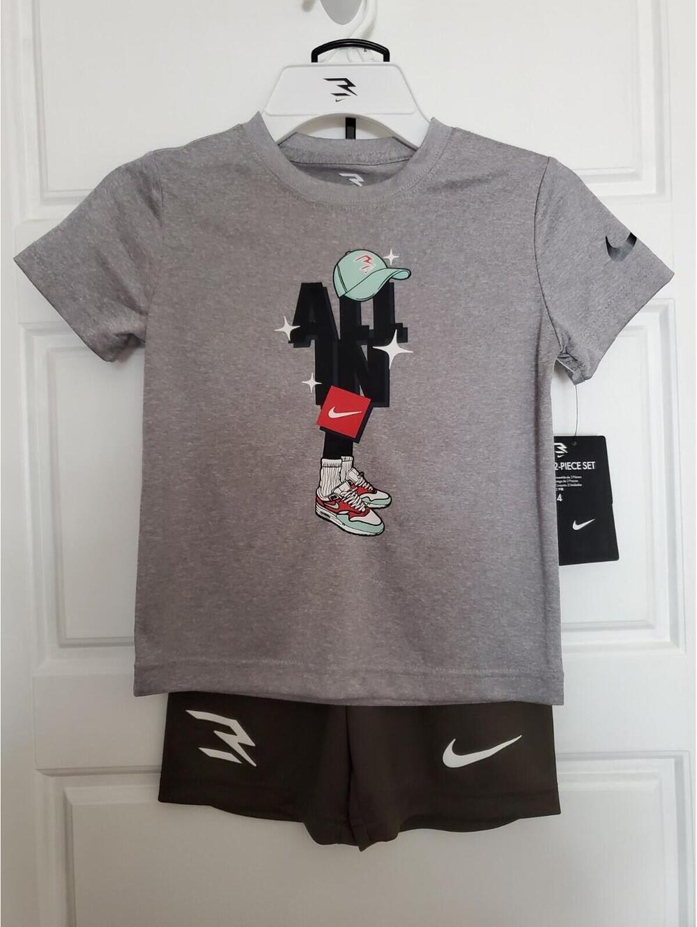 Boys  Nike Sz 4 Short Set